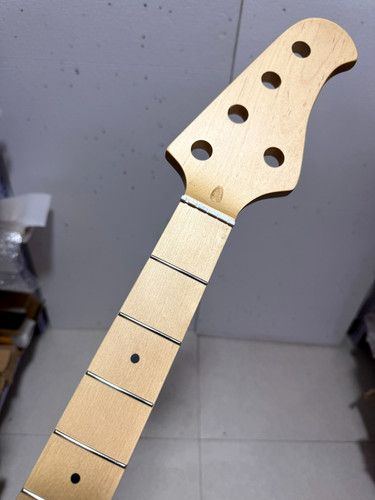 String maple bass - 5,